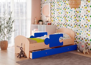 Кровать детская с бортиками и ящиком Мозайка, корпус Млечный дуб/фасад Синий (ламели) в Сыктывкаре